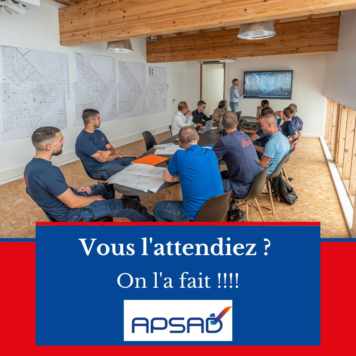 Photo de groupe en débrief